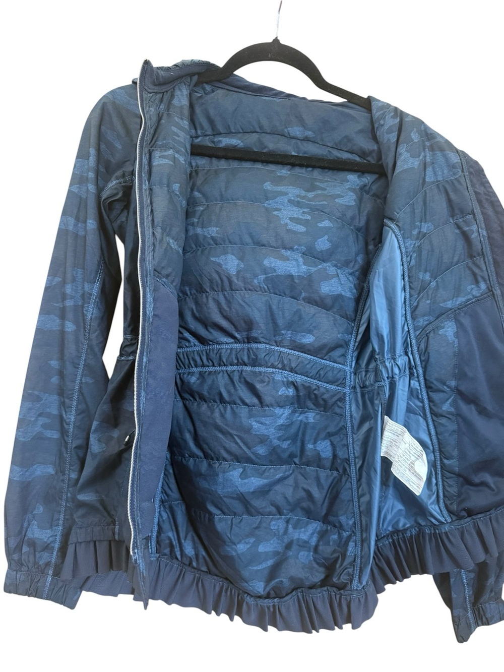 Lululemon Spring Fling Puffy Windbreaker in Lotus Camo Oil Slick Blue, Sz 4 - Picture 3 of 5